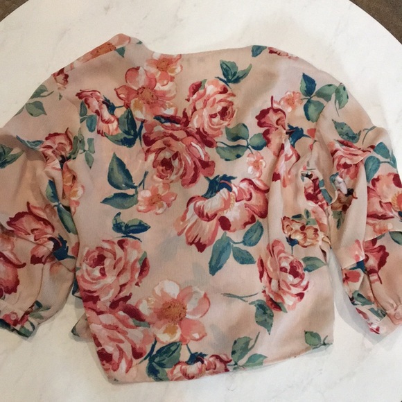 Floral wrap around kimono top. - Picture 4 of 4